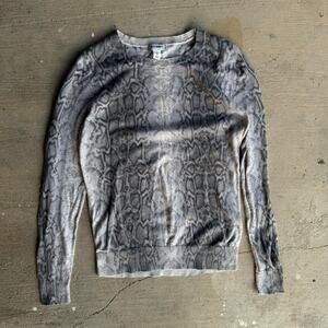 Old navy grey snake print‎